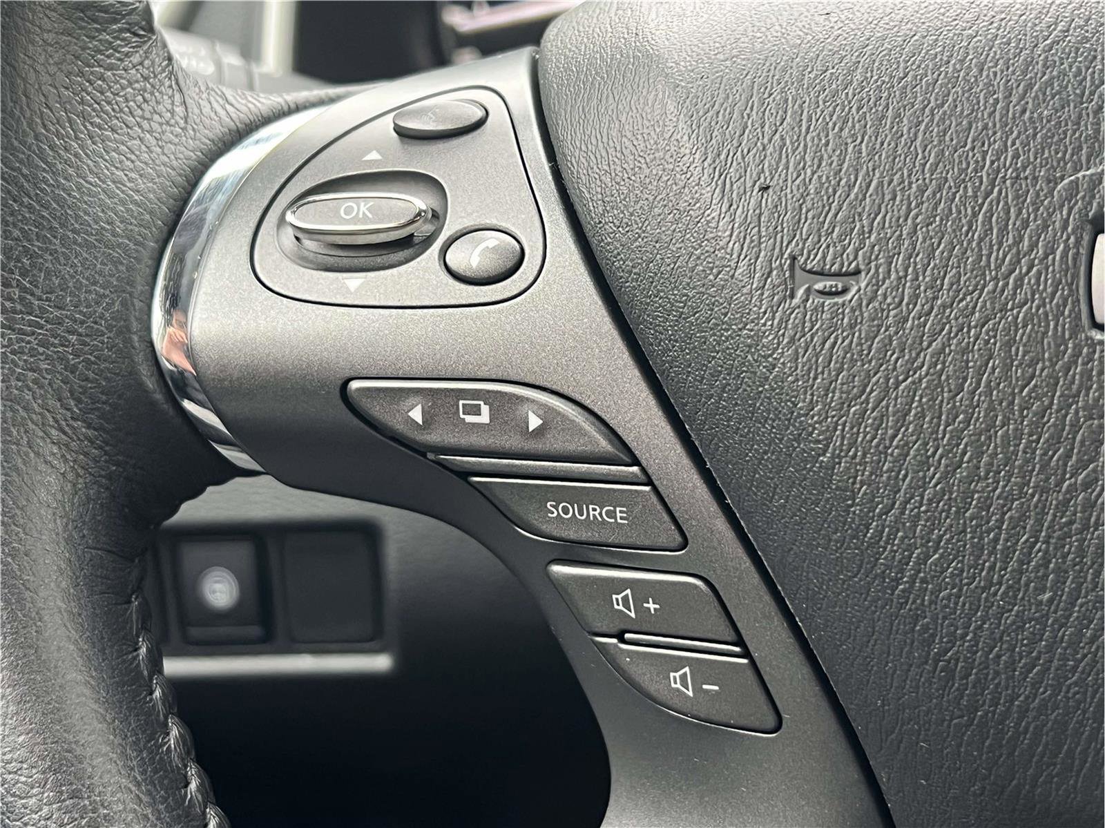 Certified 2024 Nissan Murano SV image 19