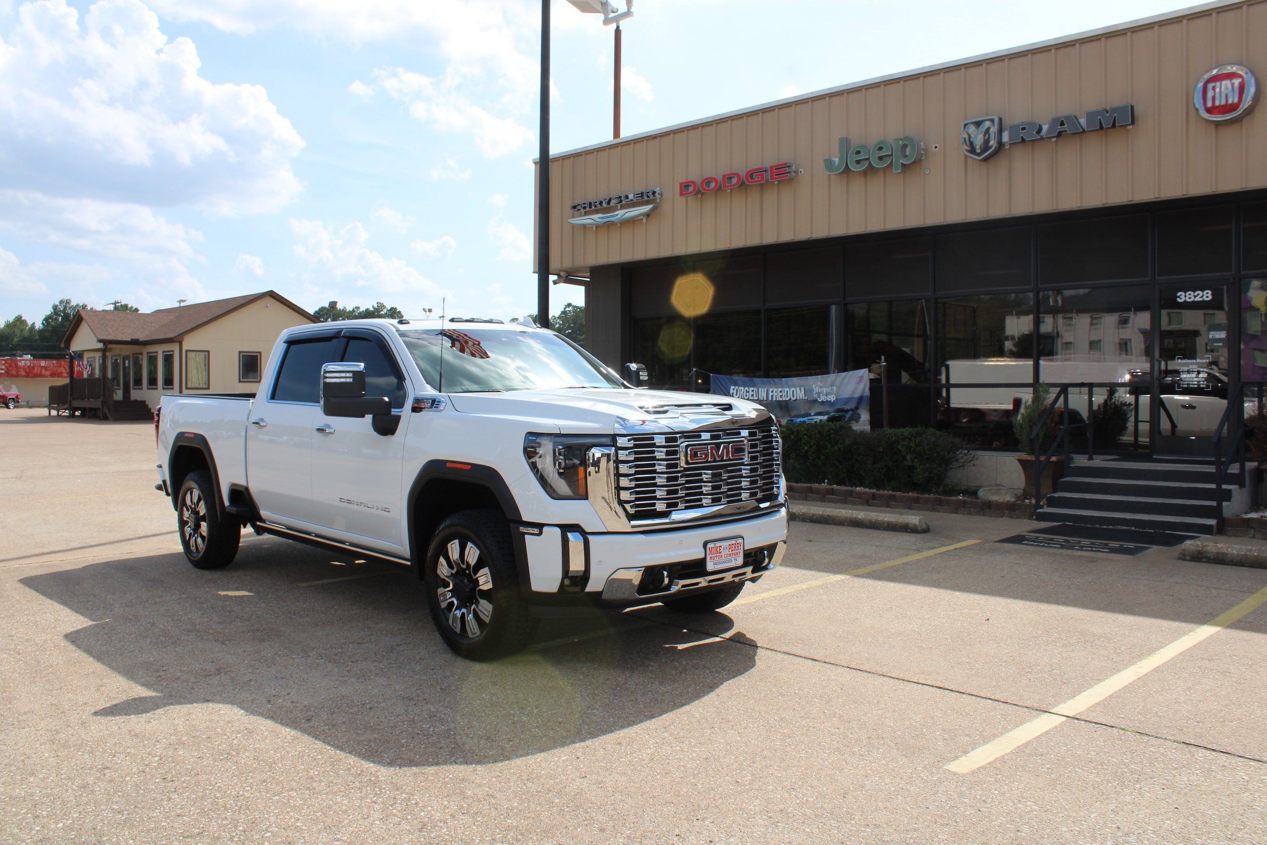 Used 2025 GMC Sierra 2500 Denali w/ Denali Reserve Package AWD/4WD image 4