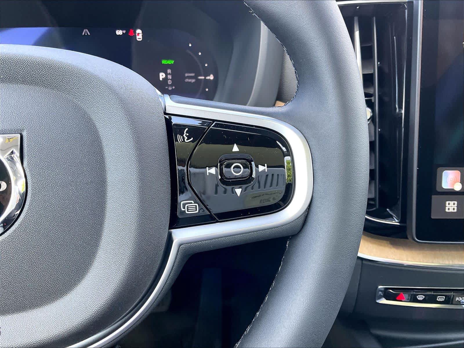 New 2026 Volvo XC60 T8 Plus w/ Climate Package PRO AWD/4WD image 18