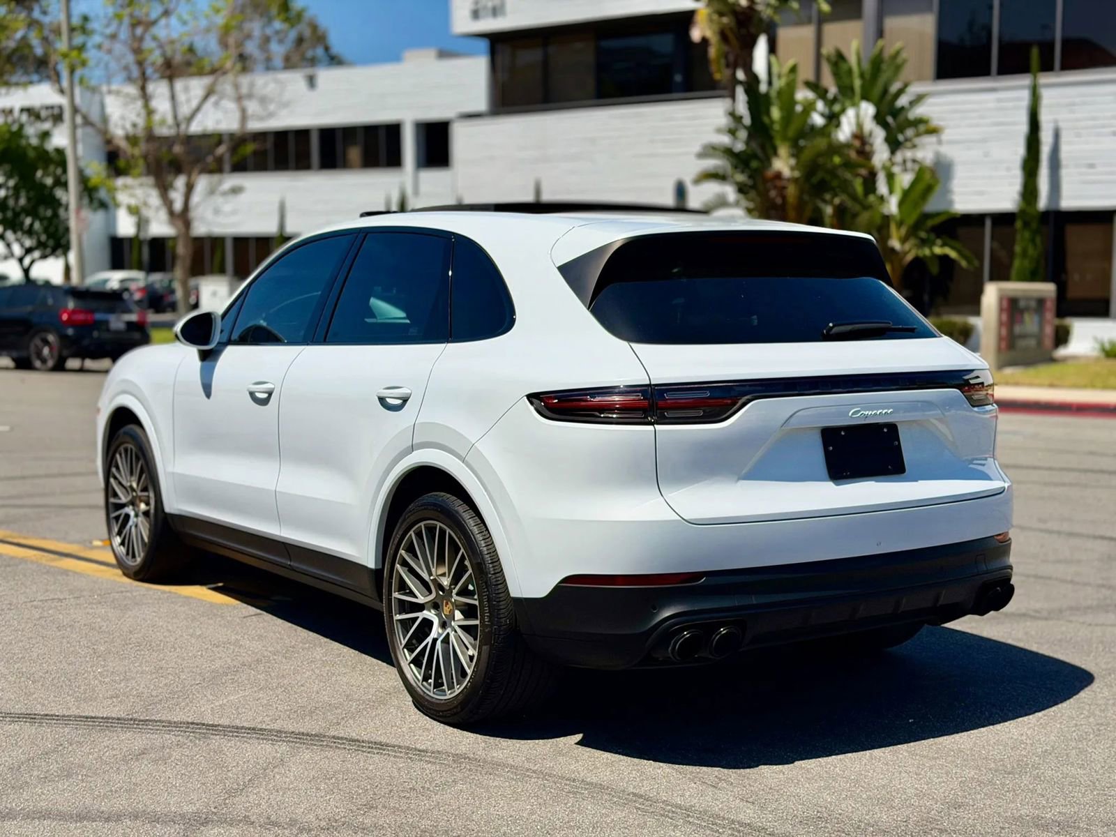 Used 2022 Porsche Cayenne Platinum Edition w/ Premium Package Plus AWD/4WD image 13