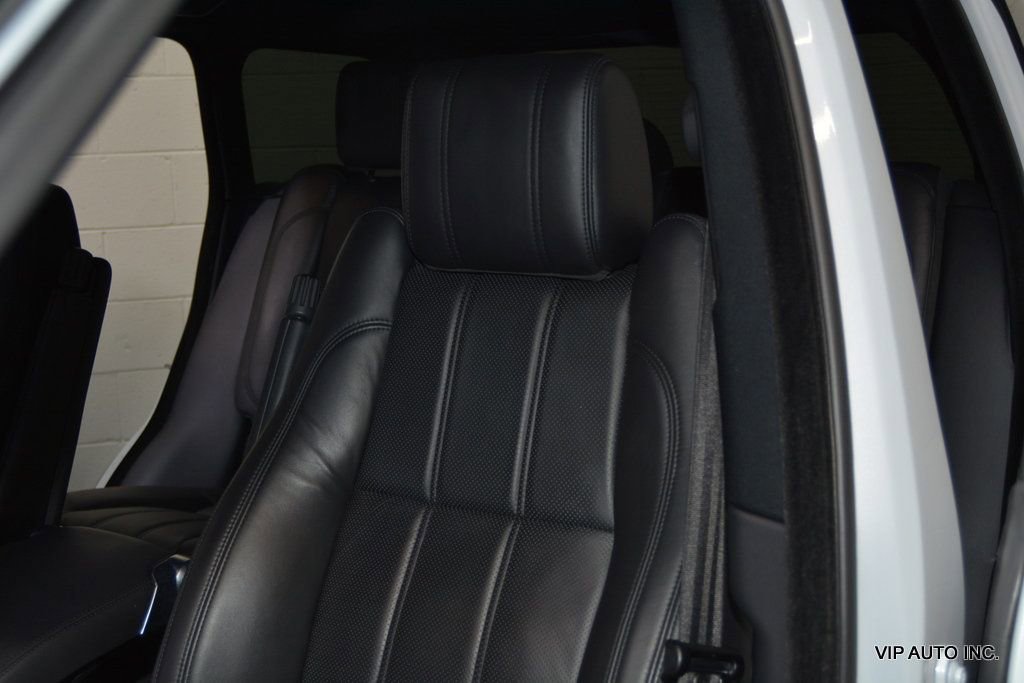 Used 2016 Land Rover Range Rover HSE image 13