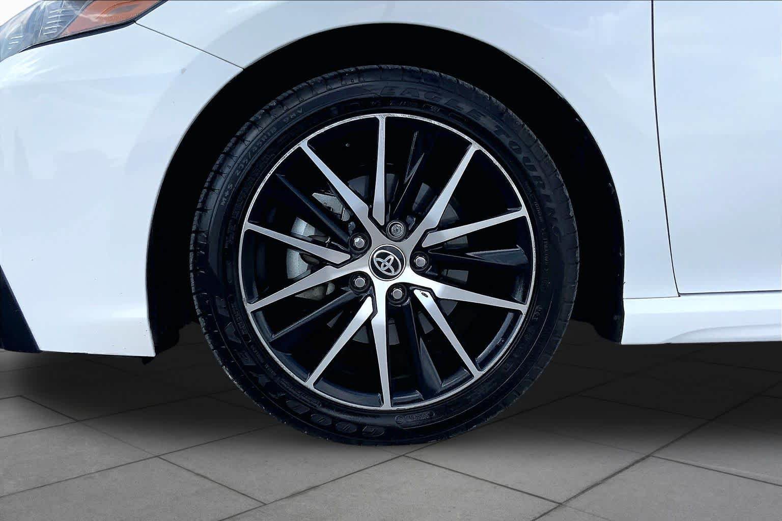 Used 2023 Toyota Camry SE FWD image 11