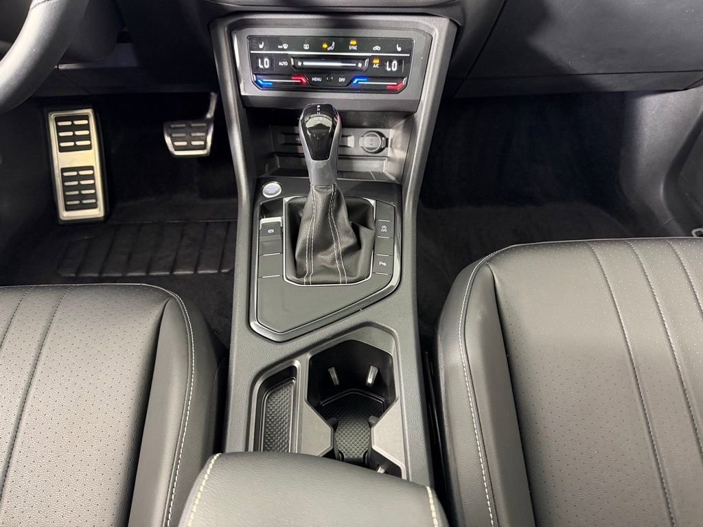 Used 2024 Volkswagen Tiguan SE R-Line FWD image 17