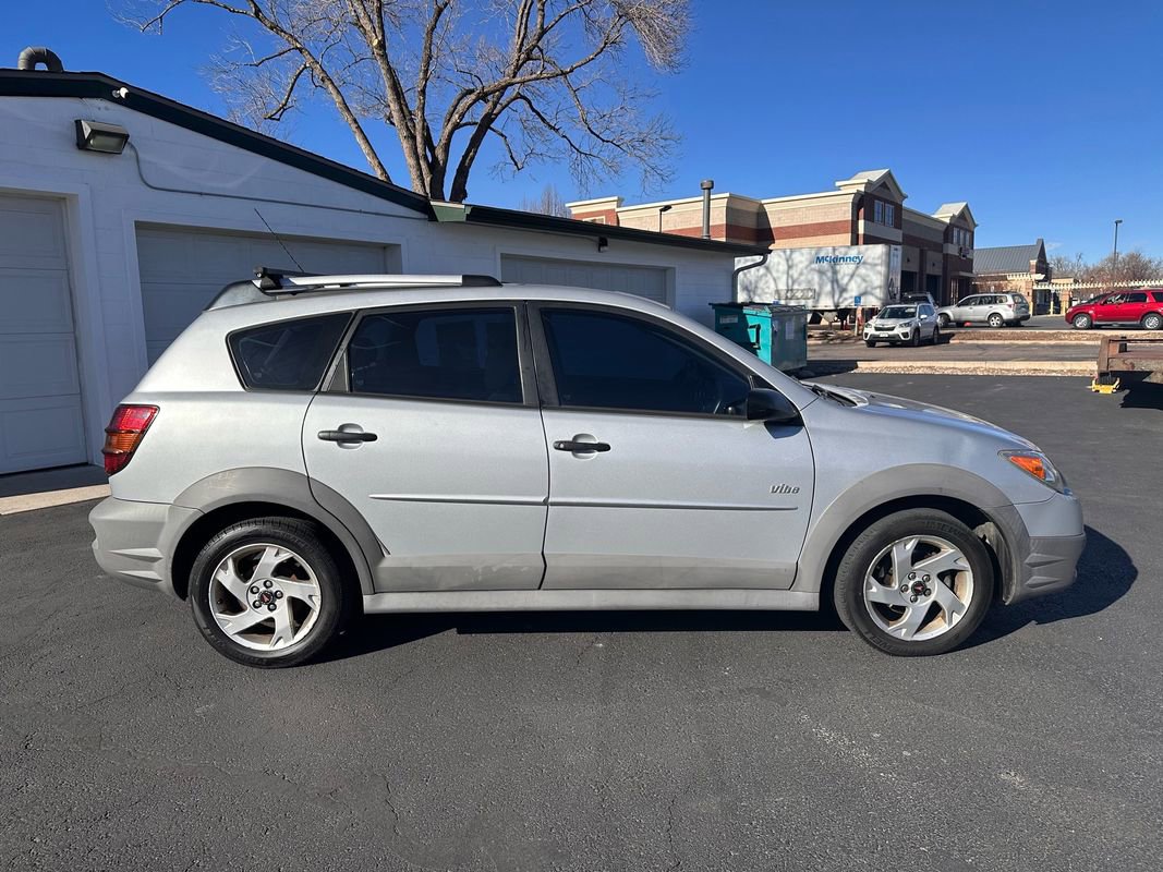 Used 2007 Pontiac Vibe w/ Sun And Sound Package image 2