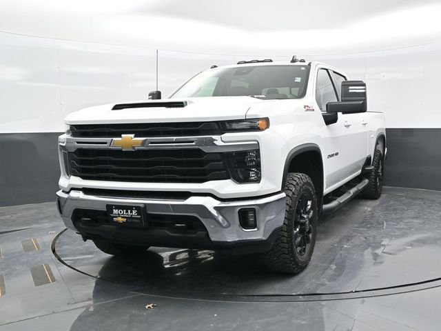 Used 2025 Chevrolet Silverado 2500 LT image 2