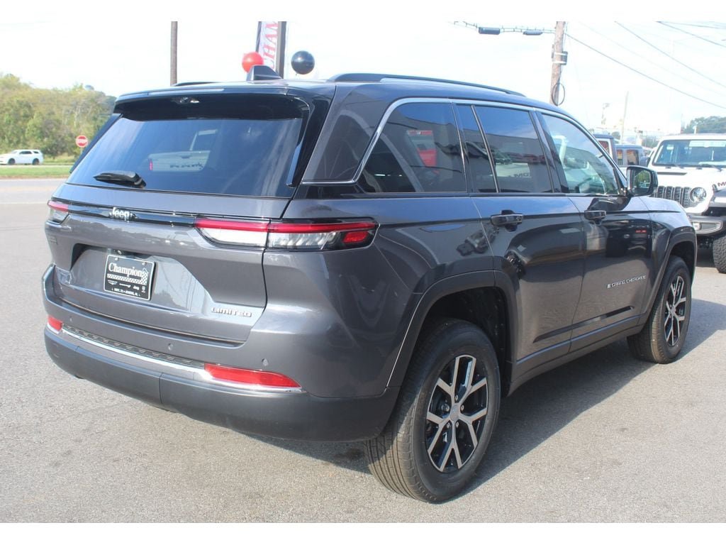 New 2023 Jeep Grand Cherokee Limited w/ Luxury Tech Group II RWD image 4