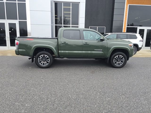 Used 2022 Toyota Tacoma TRD Sport w/ TRD Premium Sport Package AWD/4WD image 7