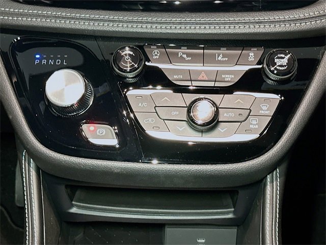 New 2026 Chrysler Pacifica Limited image 10