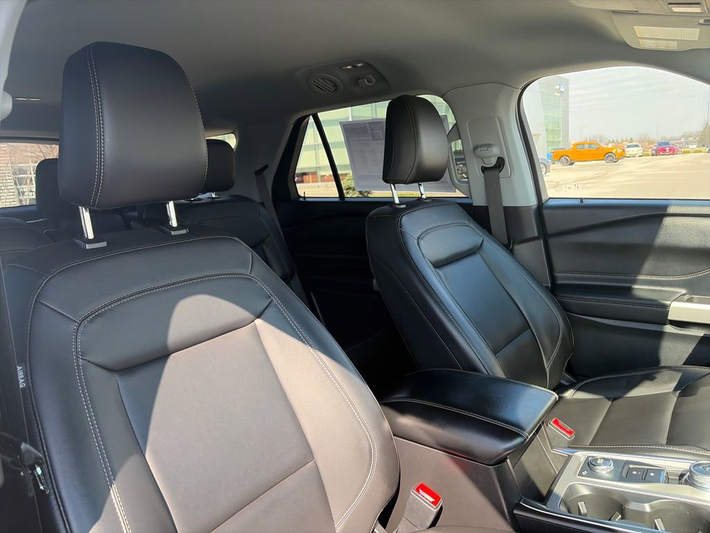 Used 2022 Ford Explorer XLT w/ Equipment Group 202A image 13