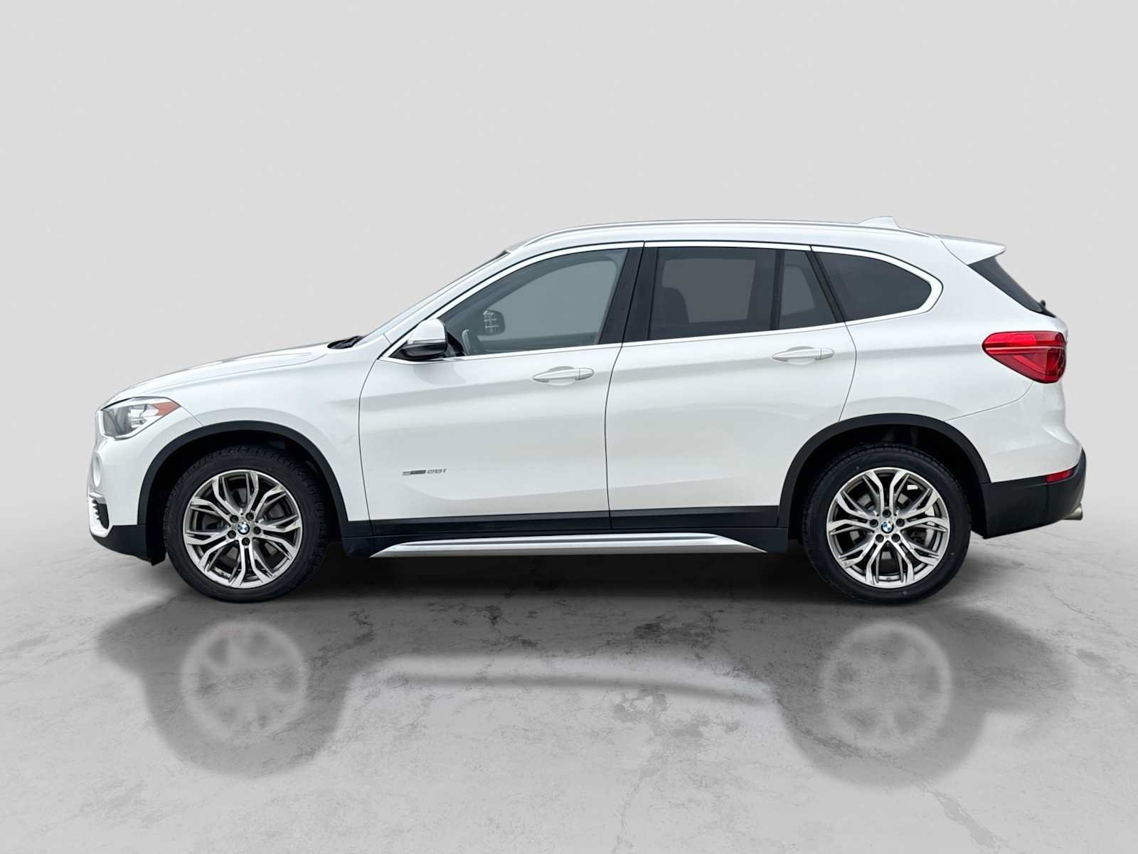 Used 2017 BMW X1 sDrive28i FWD image 3