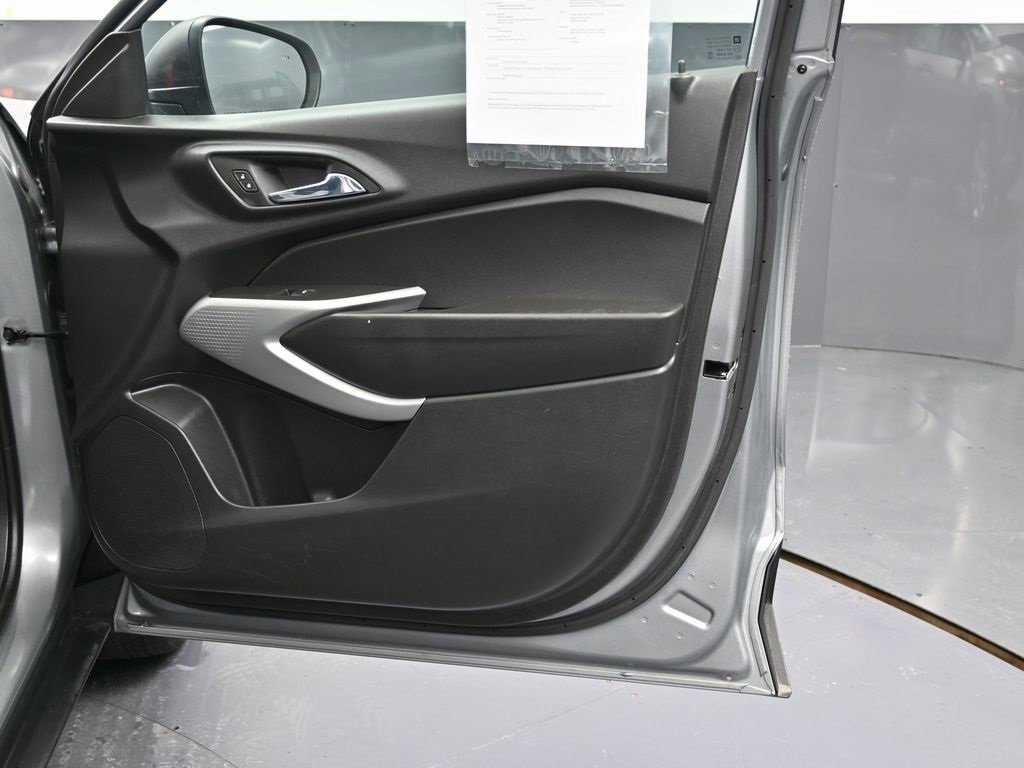 Used 2024 Chevrolet Trax LS w/ Driver Confidence Package image 32