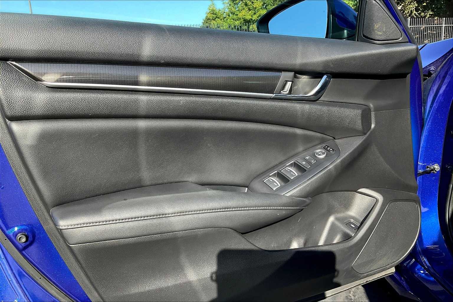 Used 2020 Honda Accord Sport image 25