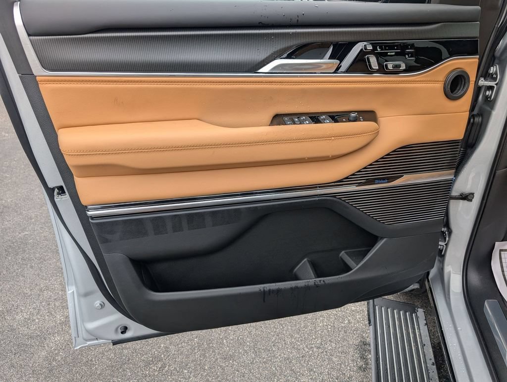 New 2026 Jeep Grand Wagoneer Summit AWD/4WD image 9