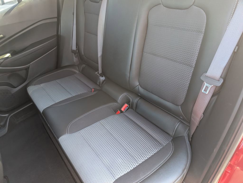 Used 2025 Chevrolet Trax LT FWD image 12