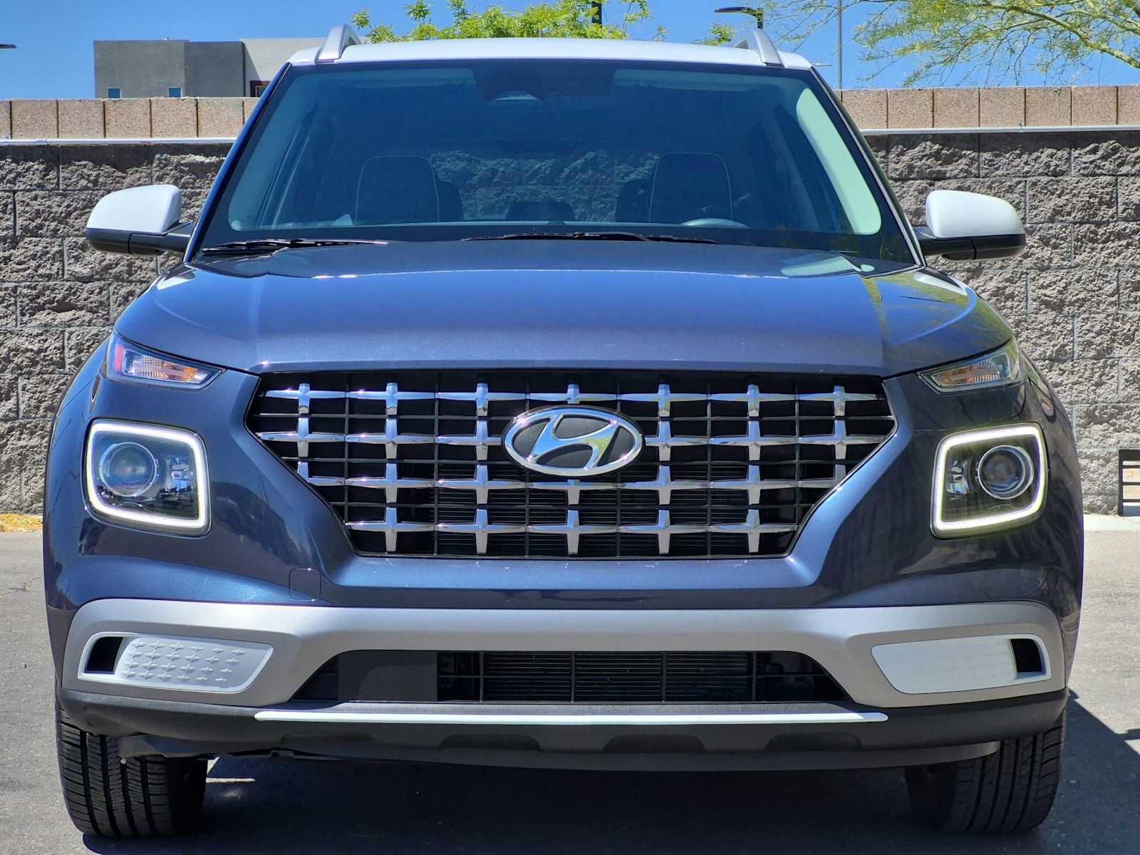 Used 2024 Hyundai Venue Limited FWD image 3