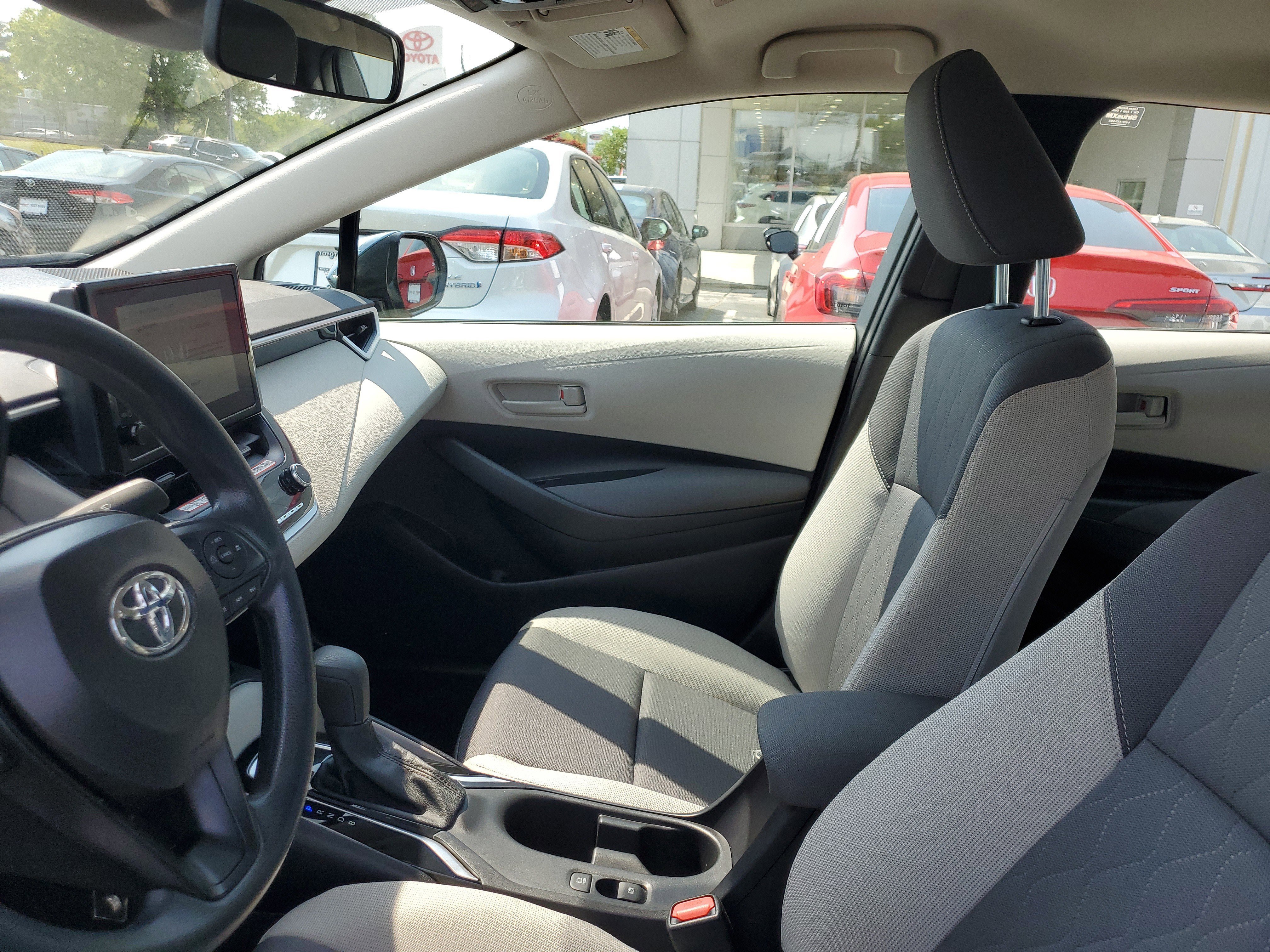 Used 2025 Toyota Corolla LE FWD image 17