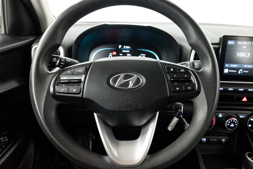 Used 2023 Hyundai Venue SE FWD image 12