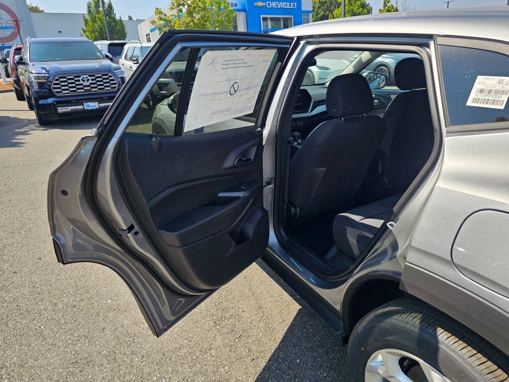 New 2026 Chevrolet Trax LS w/ LS Convenience Package FWD image 21
