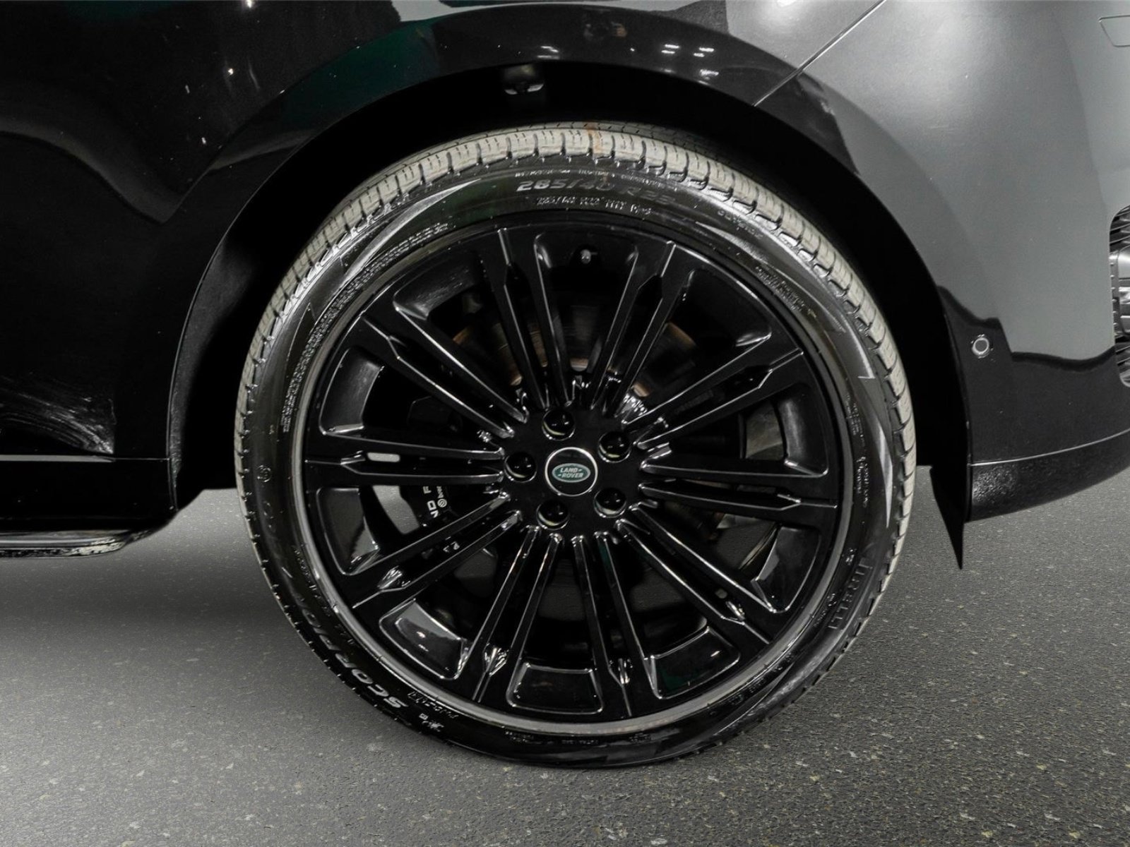 Used 2024 Land Rover Range Rover Long Wheelbase Autobiography image 6