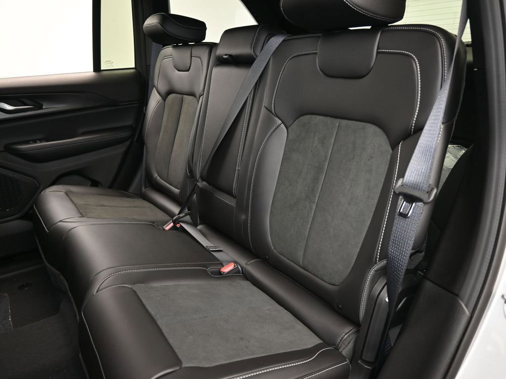 New 2025 Jeep Grand Cherokee Altitude image 27