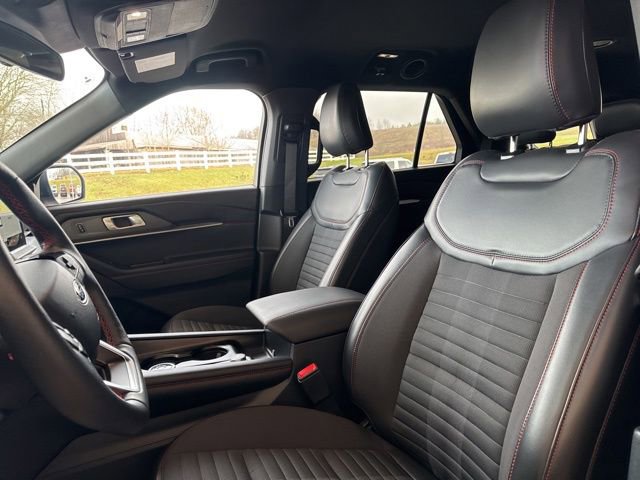 Used 2025 Ford Explorer ST-Line w/ ST-Line Street Pack image 15