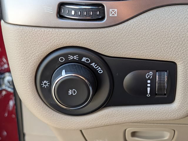 Used 2019 Jeep Cherokee Latitude w/ Popular Appearance Group FWD image 22