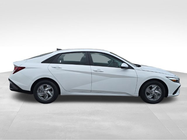New 2026 Hyundai Elantra SE FWD image 6