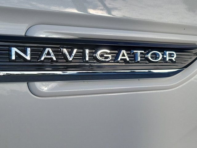 Certified 2022 Lincoln Navigator L Black Label AWD/4WD image 11