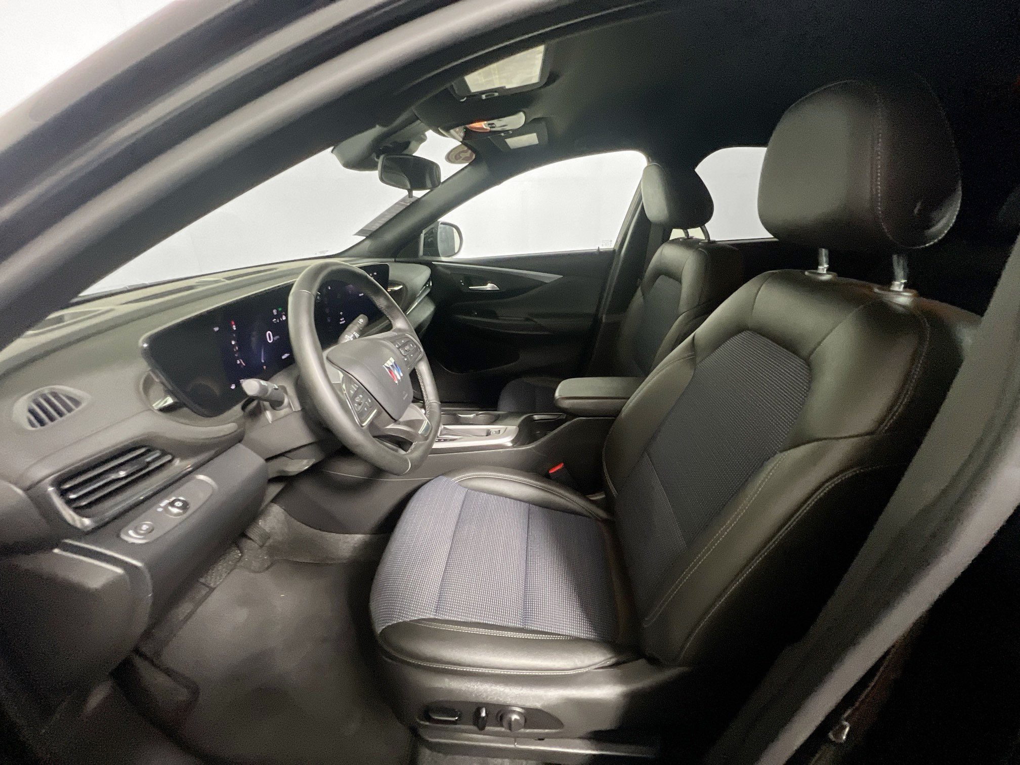 Used 2025 Buick Envista Preferred w/ Convenience I Package FWD image 14
