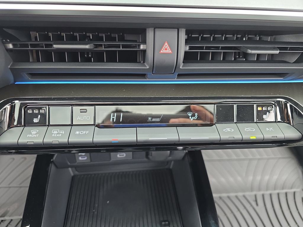 Used 2026 Toyota Prius Plug-In Hybrid image 23