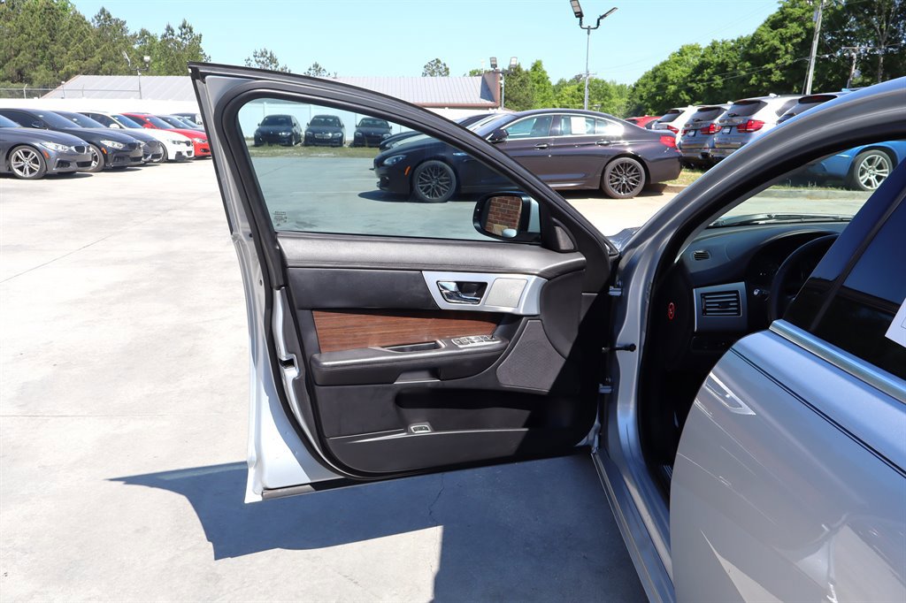 Used 2012 Jaguar XF RWD image 32