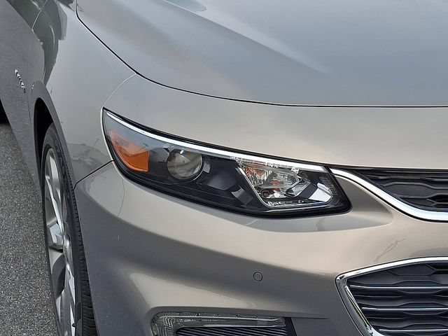 Certified 2018 Chevrolet Malibu Premier w/ Premier Sun and Wheel Package FWD image 9