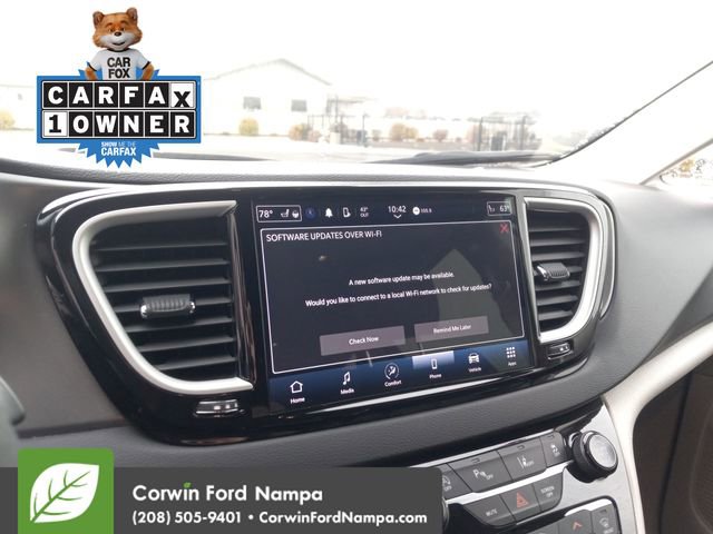 Used 2024 Chrysler Pacifica Touring-L image 16