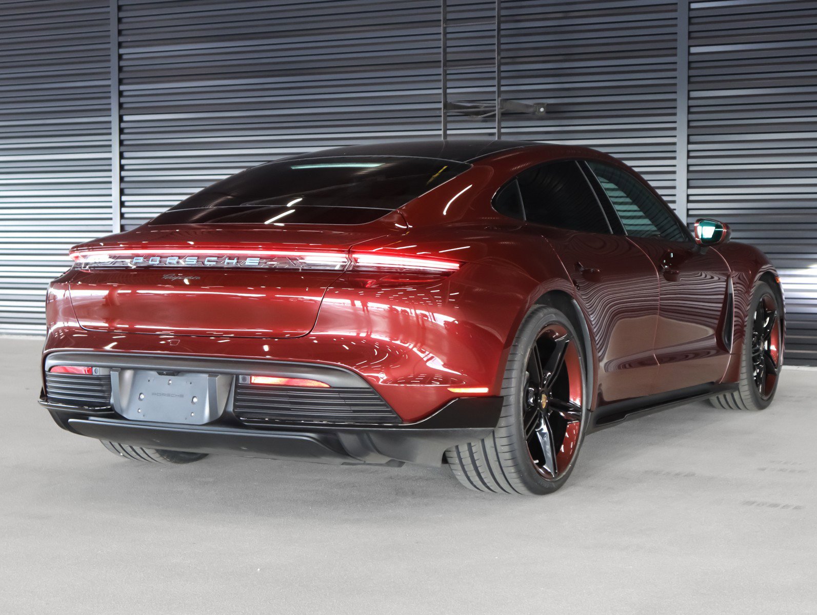 Used 2022 Porsche Taycan image 10
