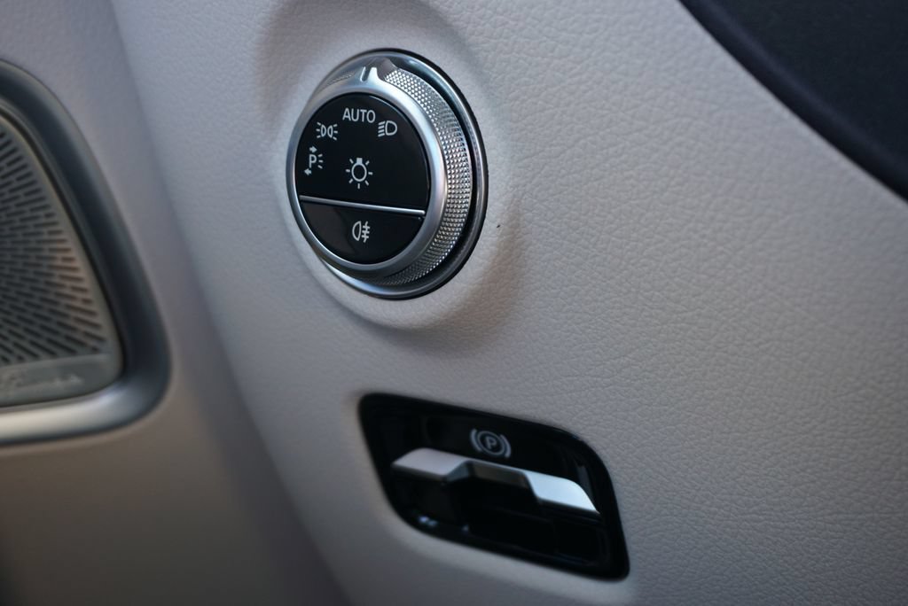 Certified 2025 Mercedes-Benz C 300 Sedan image 32