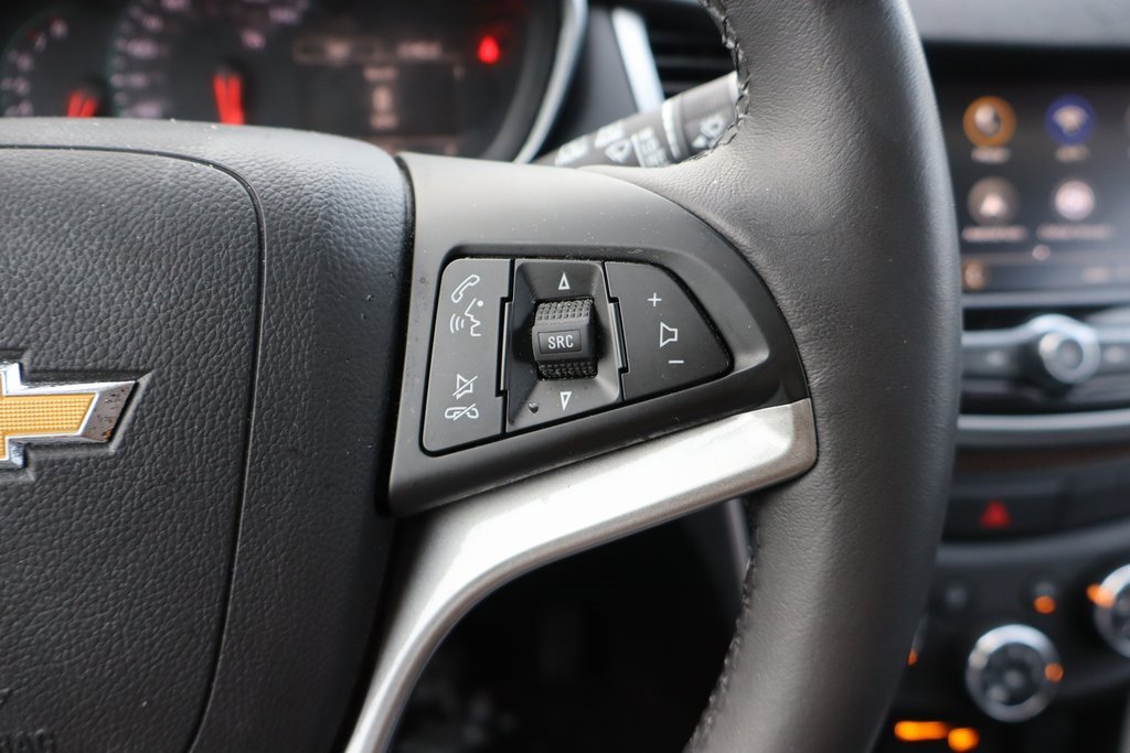 Used 2022 Chevrolet Trax LT w/ LT Convenience Package image 9