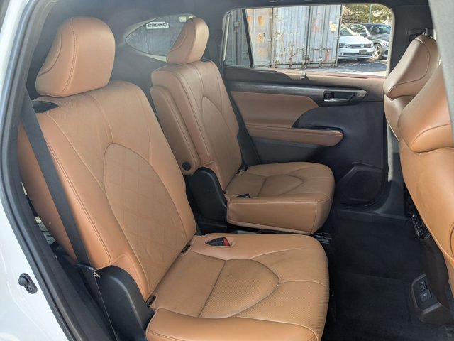 Used 2021 Toyota Highlander Platinum image 21