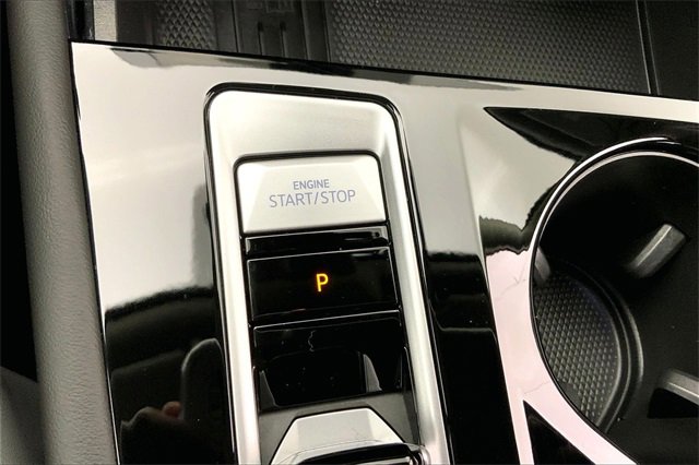 Used 2025 Volkswagen Atlas Peak Edition SE image 33