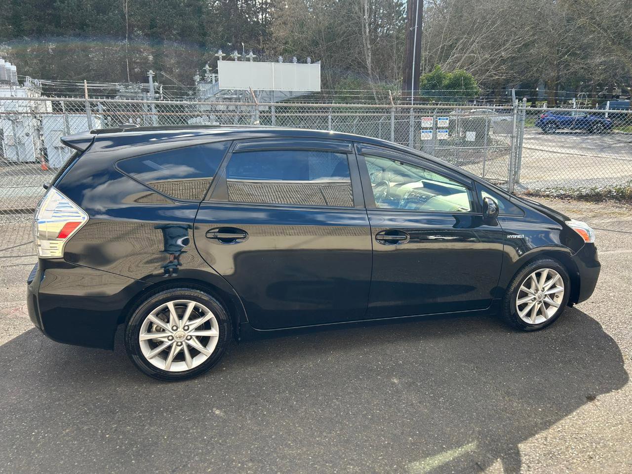 Used 2014 Toyota Prius V Five image 4
