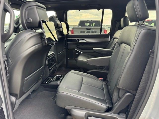 New 2026 Jeep Grand Wagoneer Limited AWD/4WD image 31