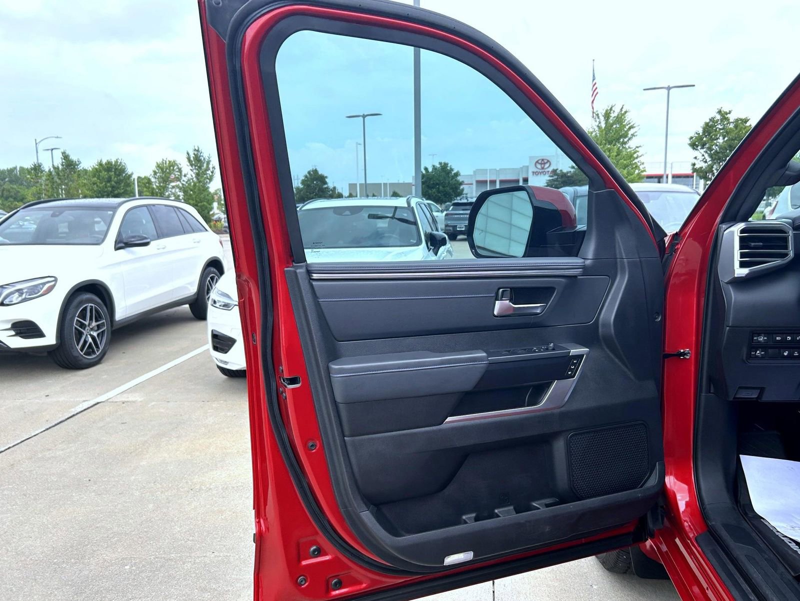 Used 2023 Toyota Sequoia Platinum image 10