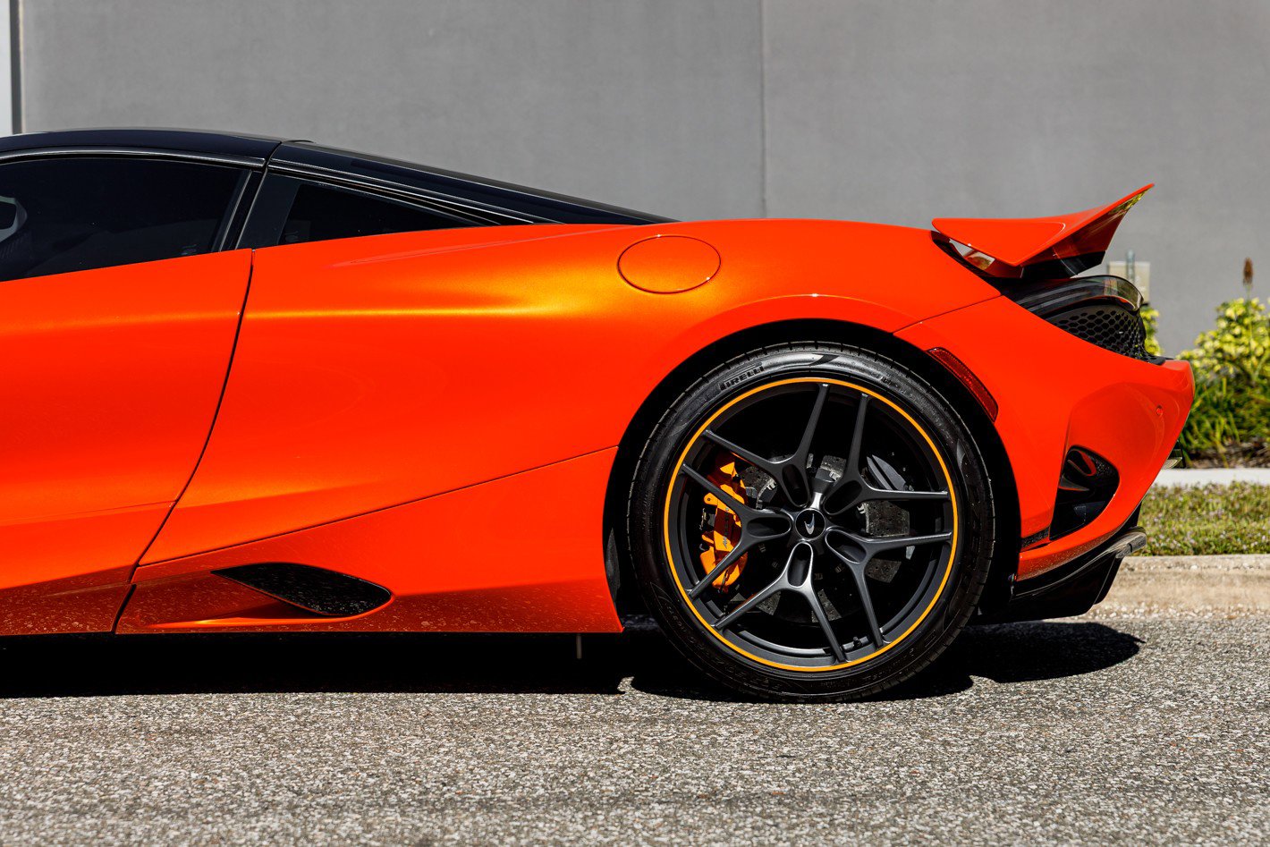 Used 2024 McLaren 750S RWD image 5