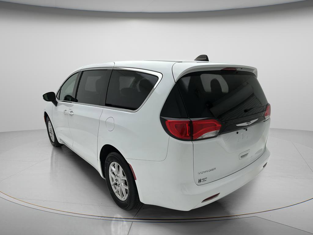 Used 2023 Chrysler Voyager LX FWD image 6
