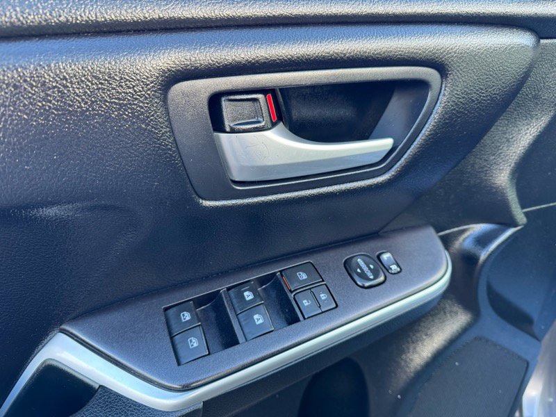 Used 2017 Toyota Camry SE image 11