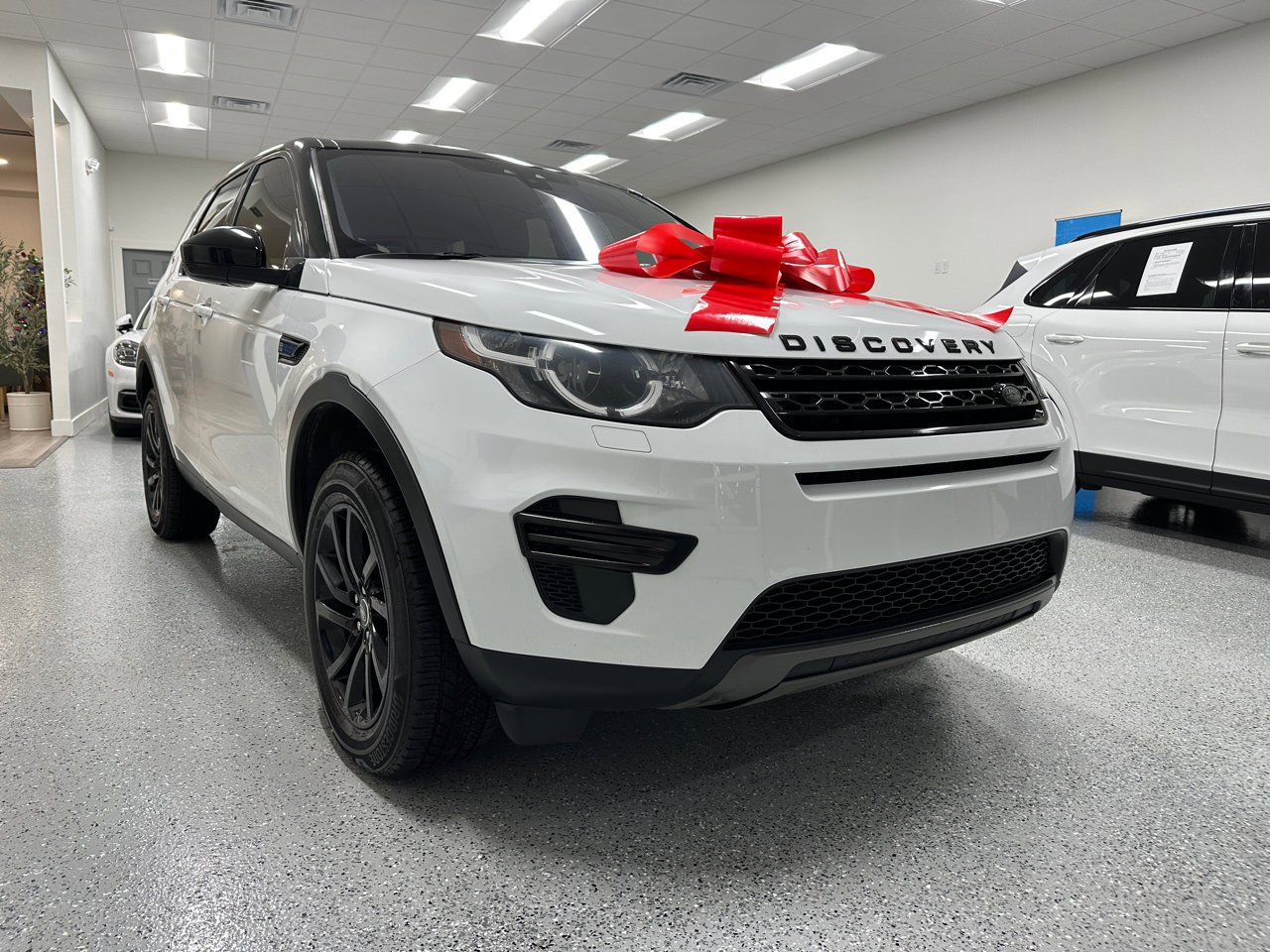 Used 2019 Land Rover Discovery Sport SE image 11