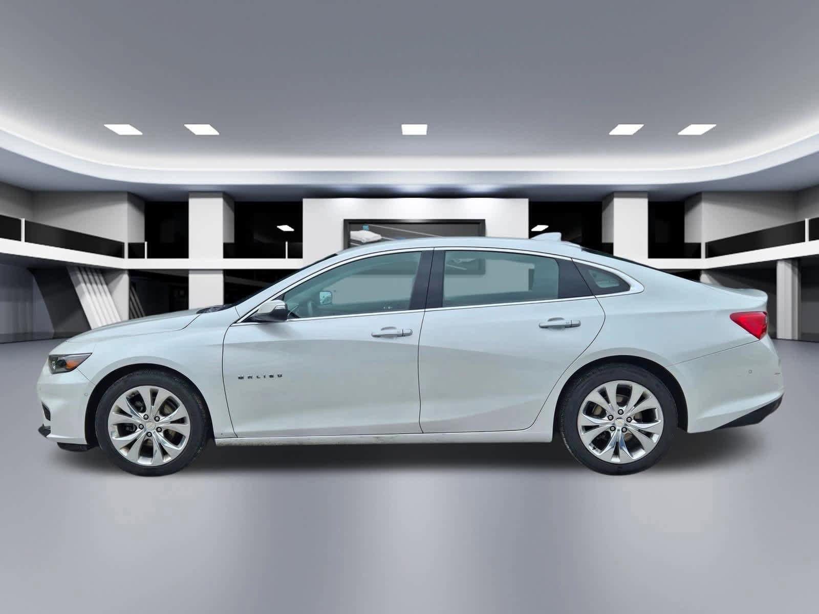 Used 2018 Chevrolet Malibu Premier w/ Driver Confidence Package FWD image 2
