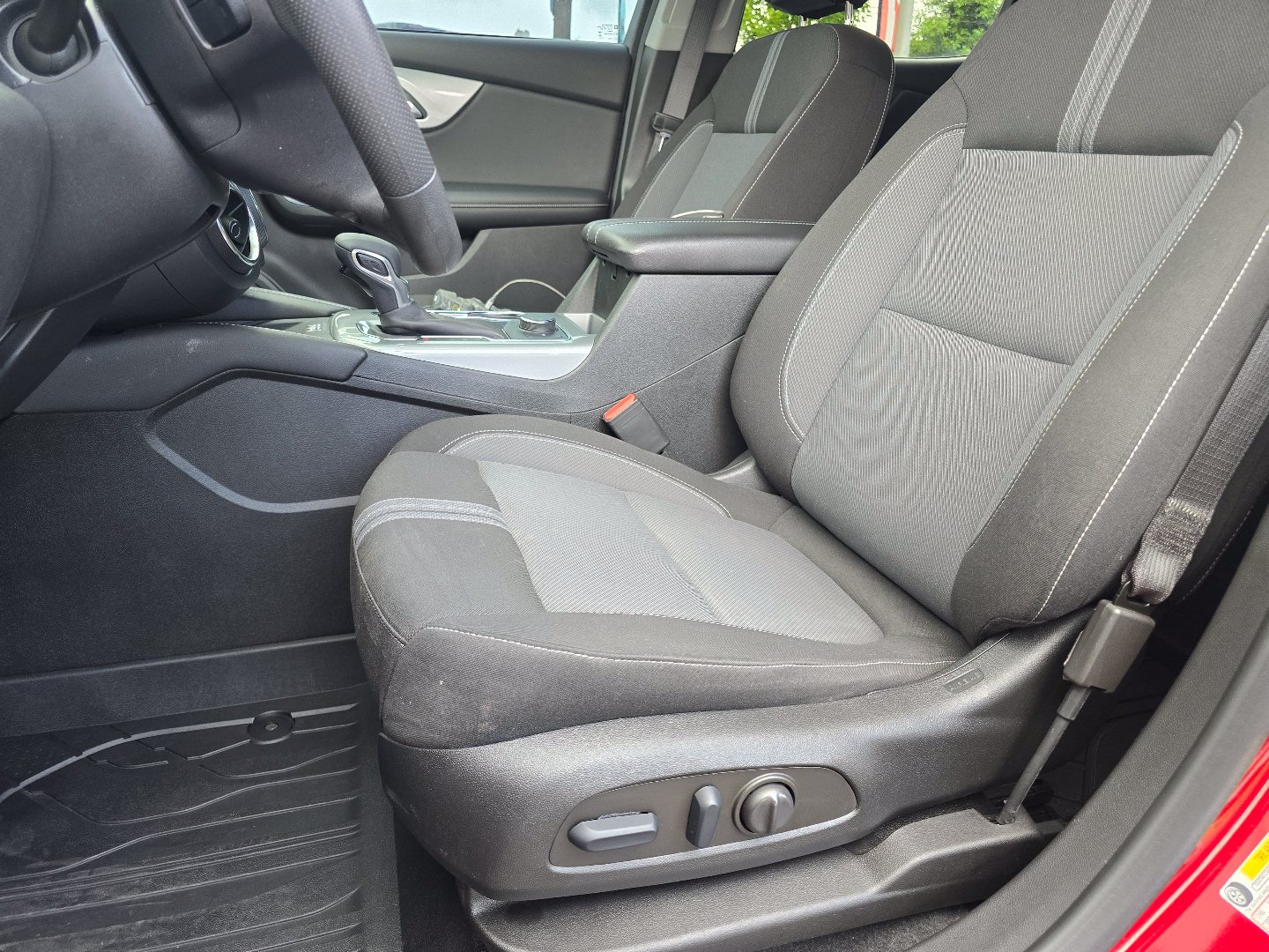 Used 2023 Chevrolet Blazer LT w/ Convenience Package FWD image 33
