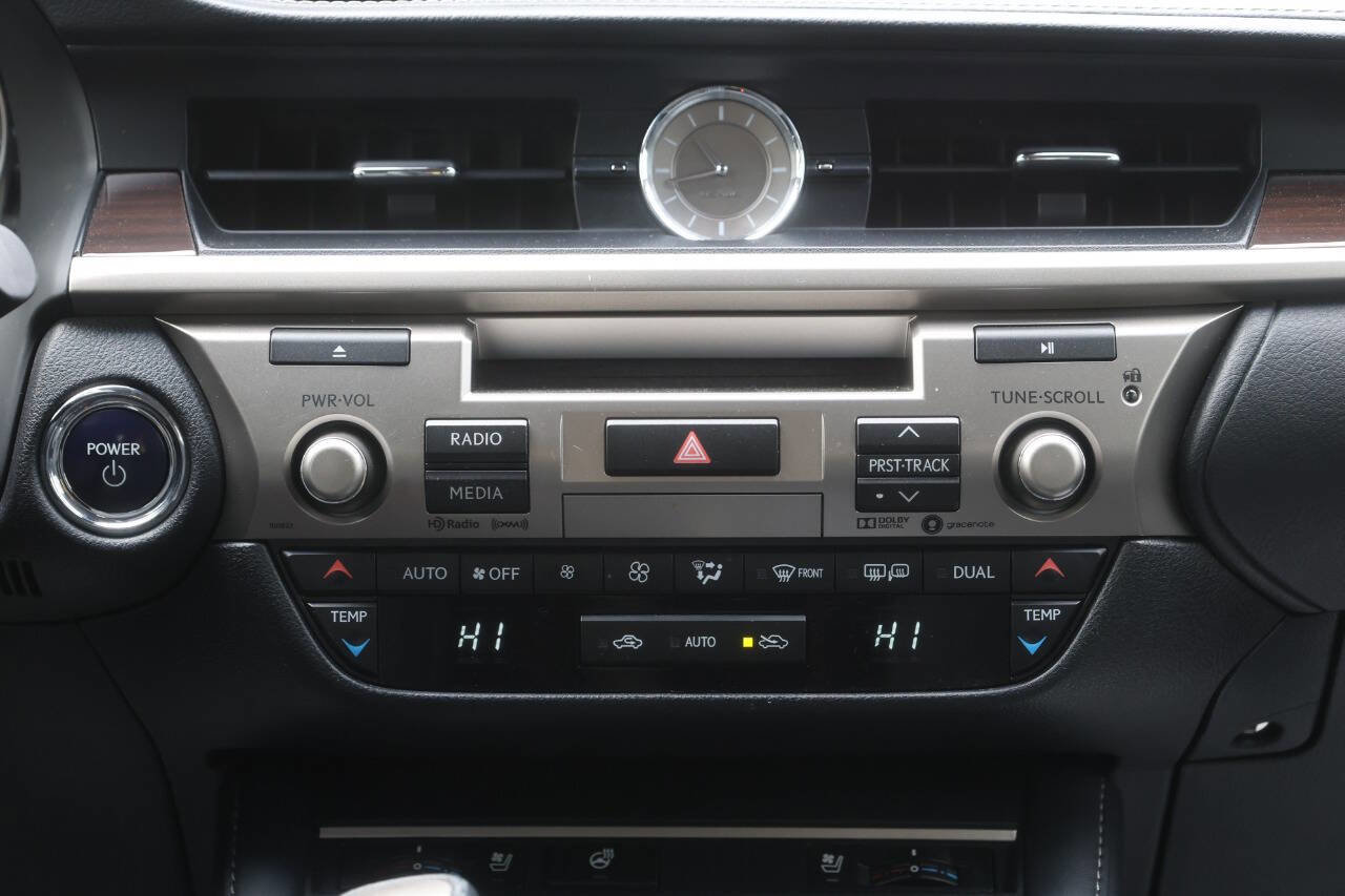 Used 2018 Lexus ES 300h w/ Navigation Package FWD image 21