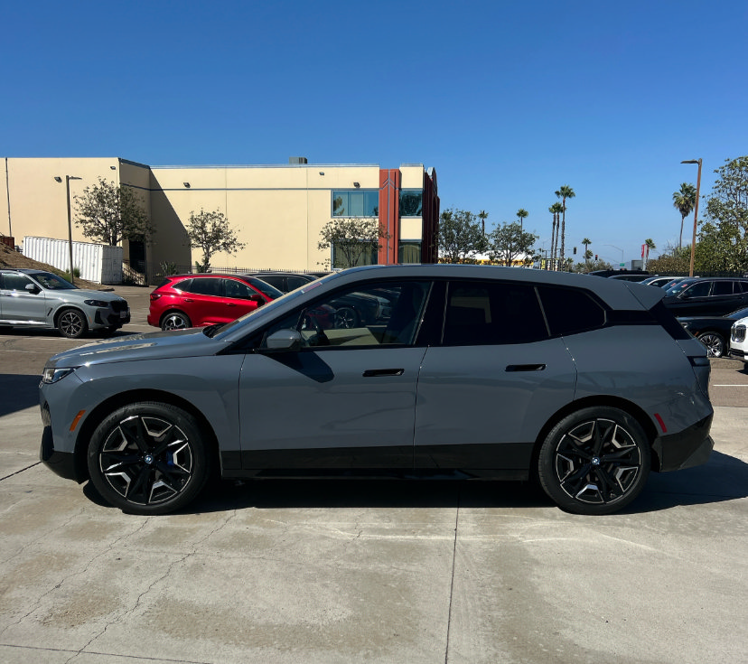 Used 2024 BMW iX xDrive50 w/ Sport Package AWD/4WD image 2