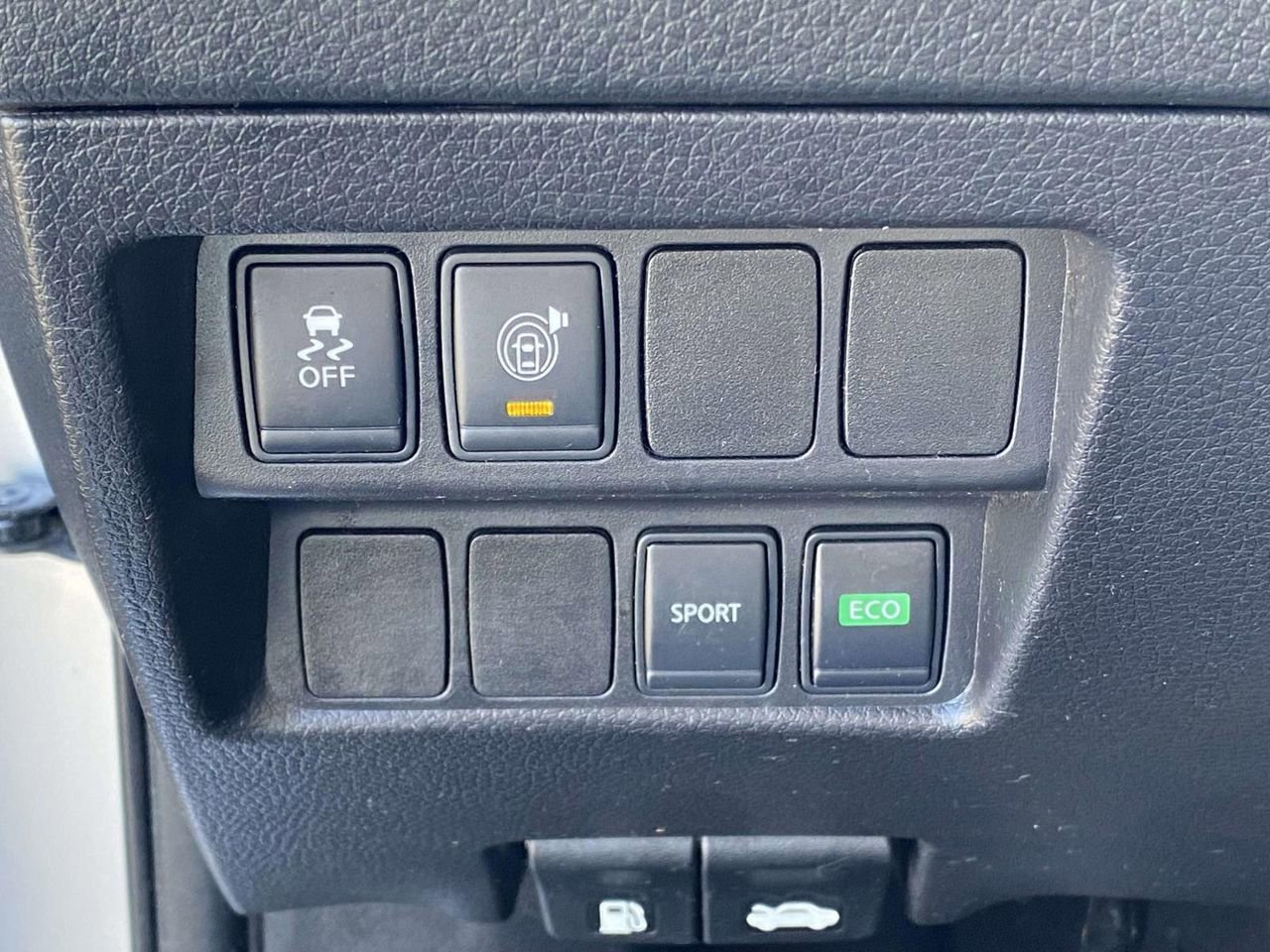 Used 2017 Nissan Rogue SV FWD image 18